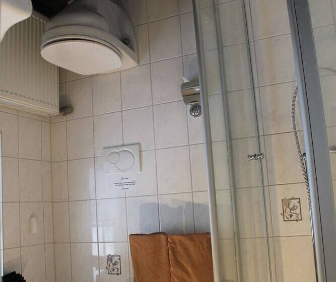 컴포트 룸, Zum Alten Krug