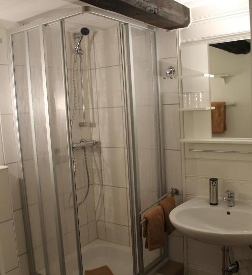 기본룸, Zum Alten Krug