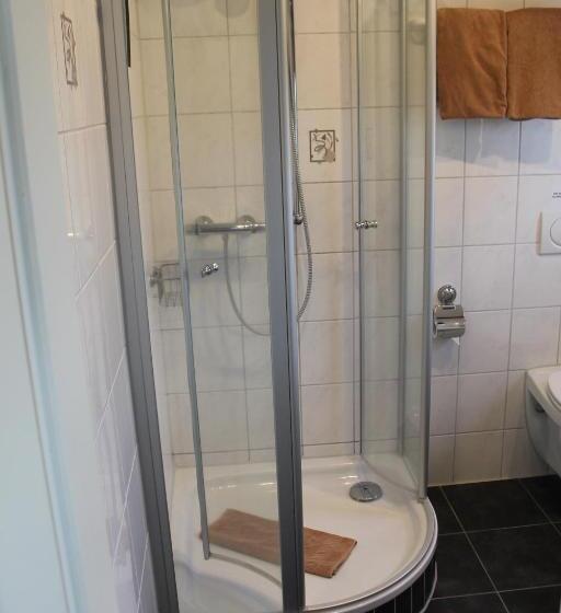 기본룸, Zum Alten Krug