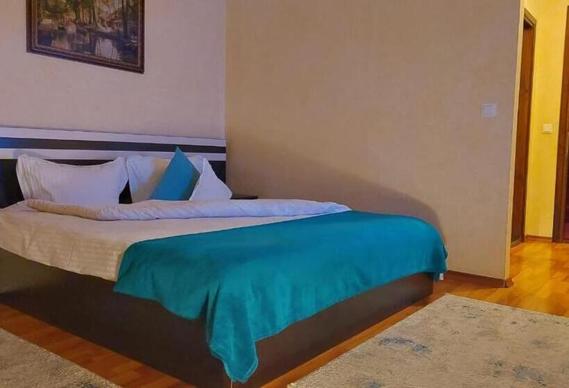 חדר קומפורט לשלושה, Pension Ambiance