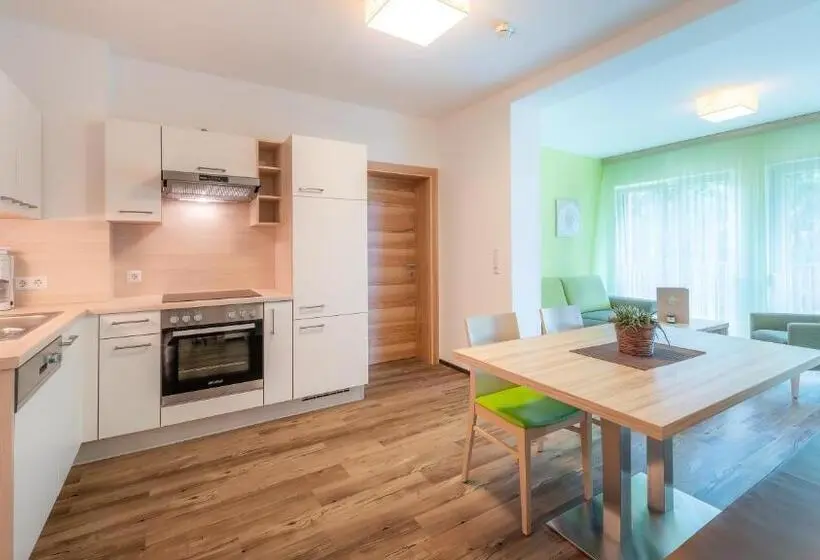 バルコニー付２ベッドルームアパートメント, Apartments Kristan