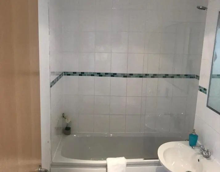 آپارتمان 1 خوابه, Cranbrook House Apartments   Near Ice Arena