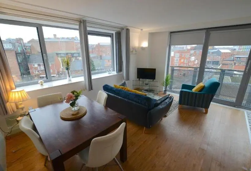 آپارتمان 1 خوابه, Cranbrook House Apartments   Near Ice Arena