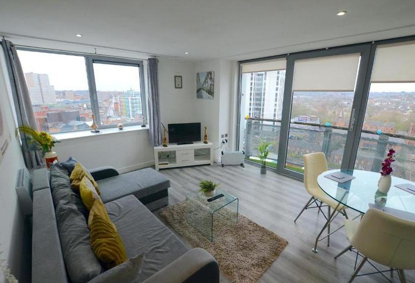 شقة غرفة واحدة, Cranbrook House Apartments   Near Ice Arena