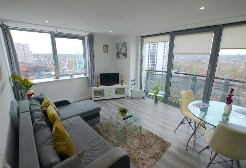آپارتمان 1 خوابه, Cranbrook House Apartments   Near Ice Arena