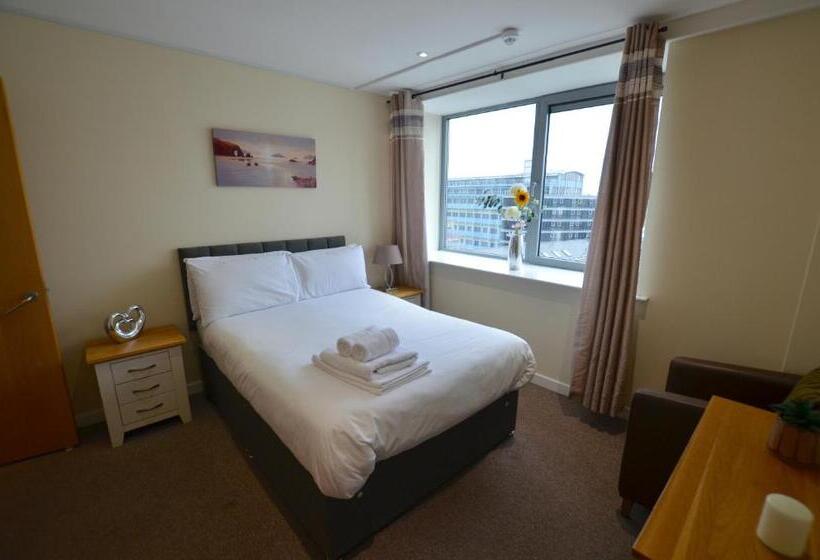 آپارتمان 2 خوابه, Cranbrook House Apartments   Near Ice Arena