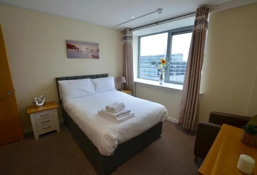 آپارتمان 2 خوابه, Cranbrook House Apartments   Near Ice Arena