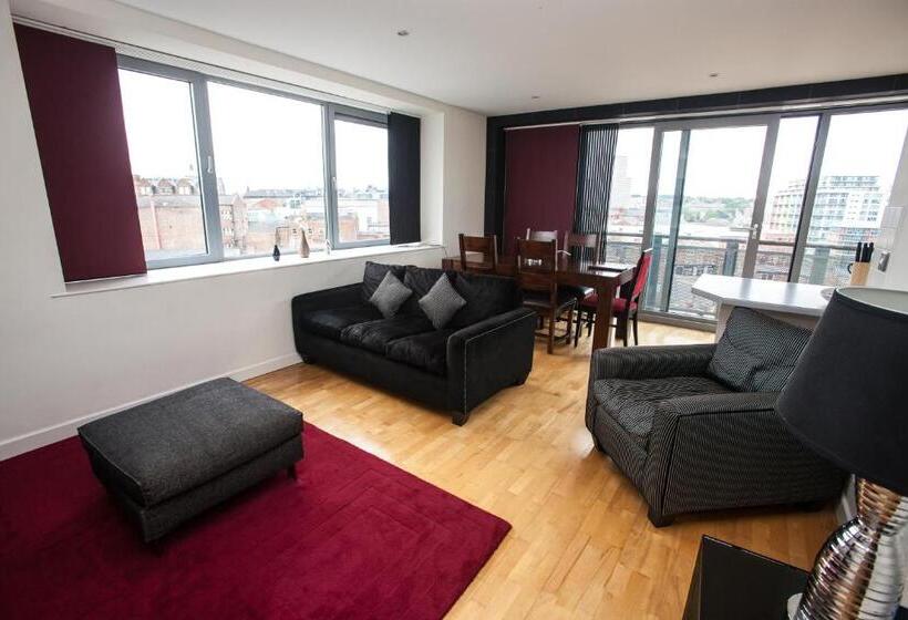 آپارتمان 2 خوابه, Cranbrook House Apartments   Near Ice Arena