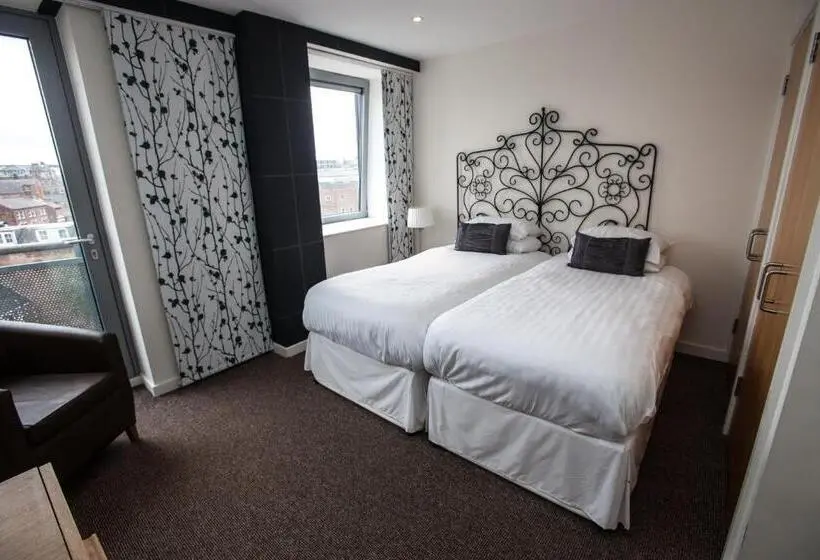 آپارتمان 2 خوابه, Cranbrook House Apartments   Near Ice Arena