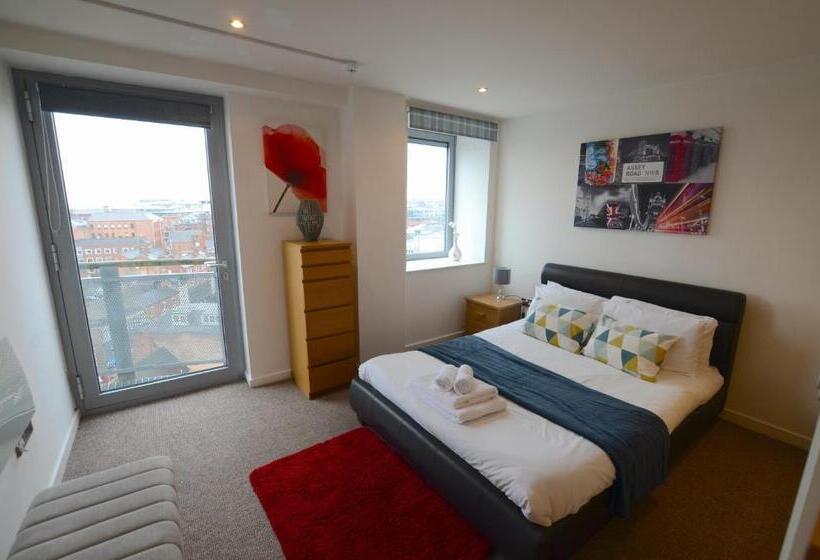 شقة غرفتين, Cranbrook House Apartments   Near Ice Arena