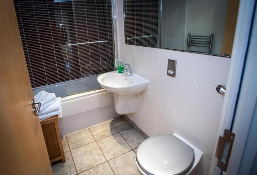 شقة غرفتين, Cranbrook House Apartments   Near Ice Arena