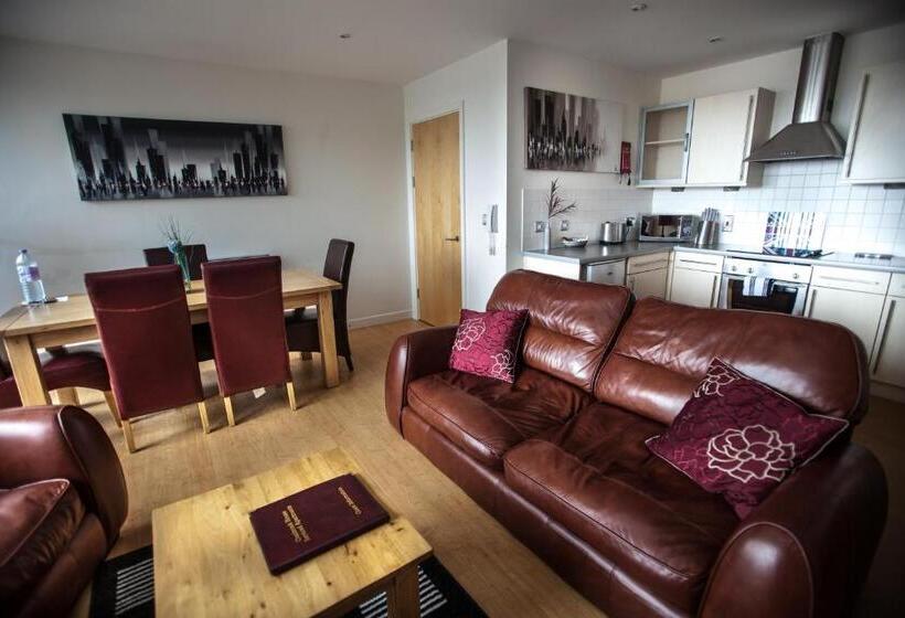 شقة غرفتين, Cranbrook House Apartments   Near Ice Arena