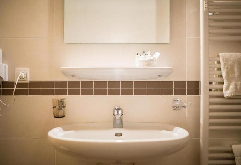 4인용 스탠다드 룸, Berggasthaus Agritur Moserhof