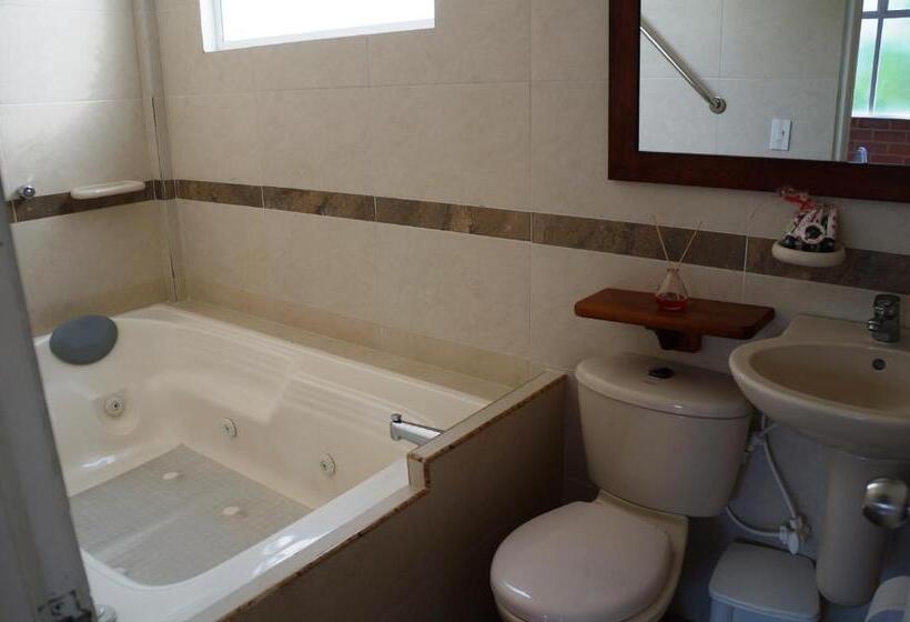 اتاق استاندارد سه نفره, Hostería Fundadores