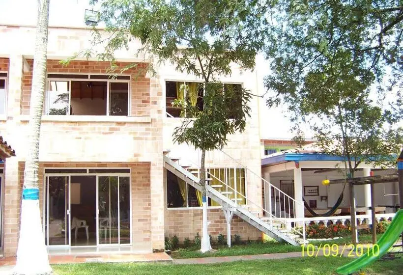 بانگلوی استاندارد, Hostería Fundadores