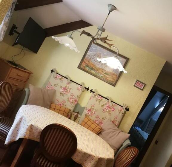 2 Bedroom Apartment Garden View, Country House Dolomiti