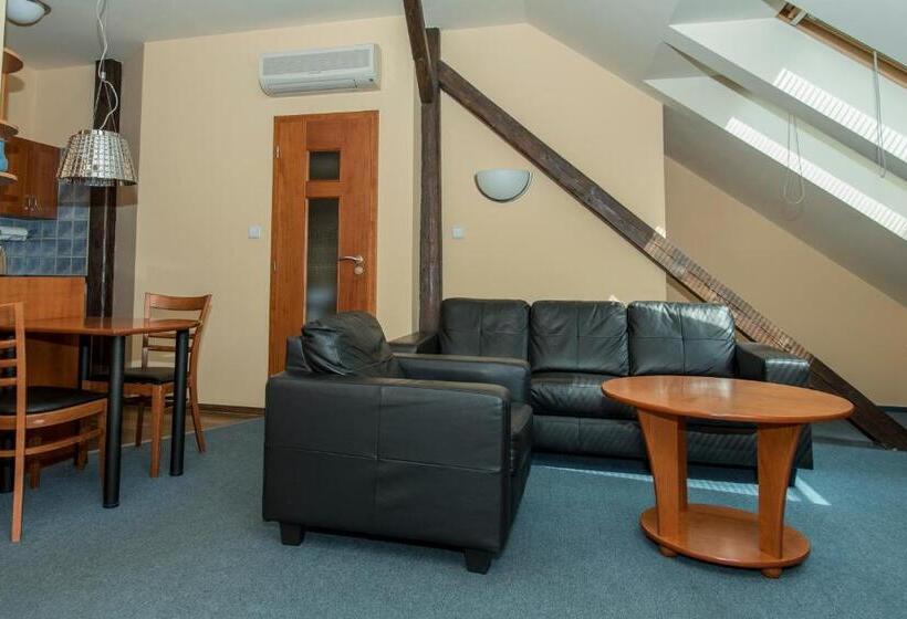 إستوديو قياسى, Penzion Zelená žába