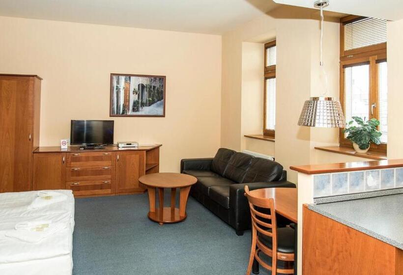 إستوديو قياسى, Penzion Zelená žába