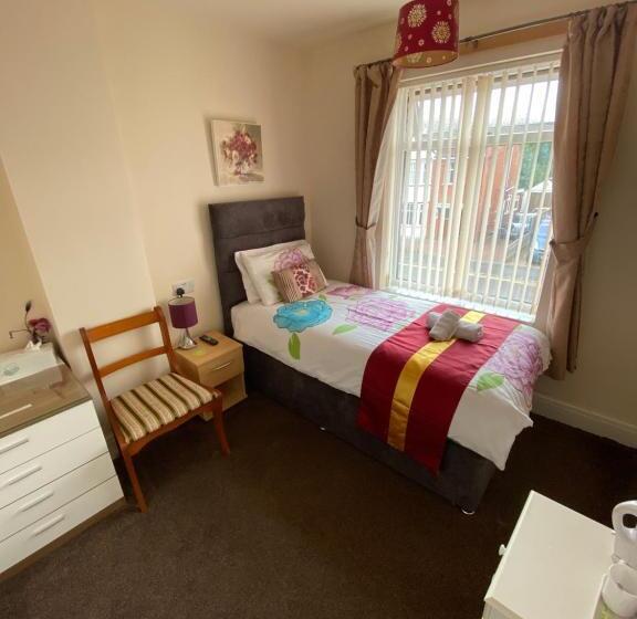 스탠다드 싱글 룸, The Homestar