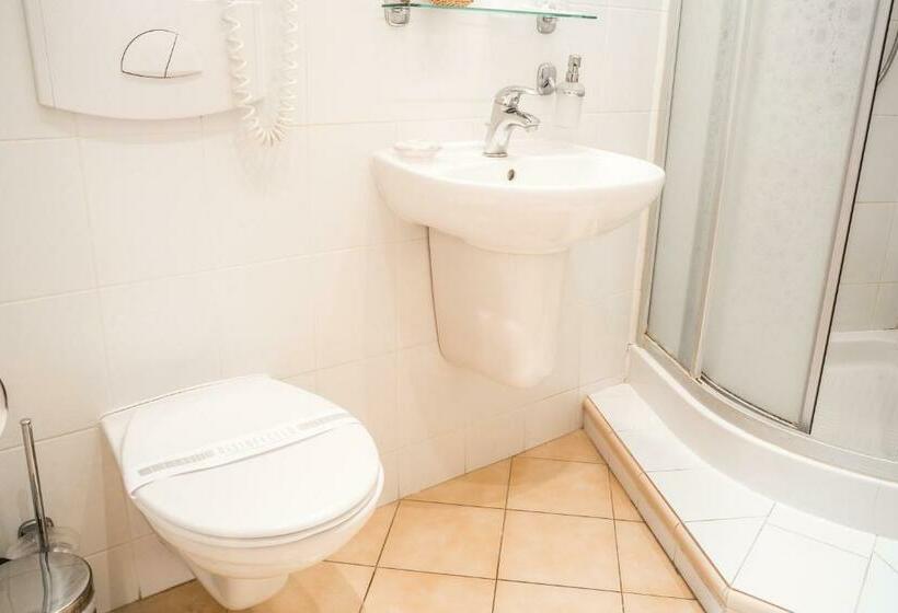 غرفة قياسية, Villa A. Malka