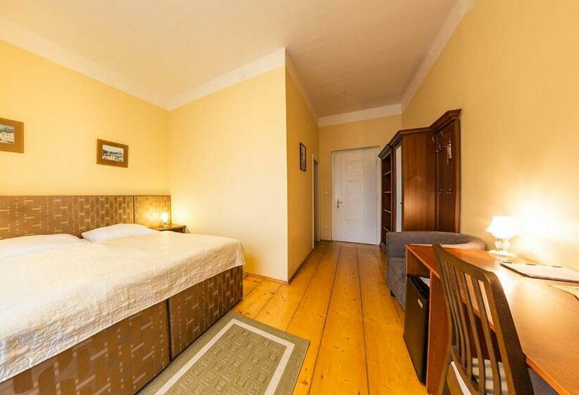 غرفة قياسية, Villa A. Malka