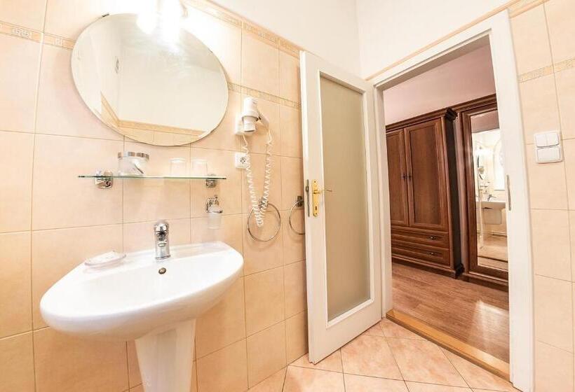 غرفة قياسية, Villa A. Malka