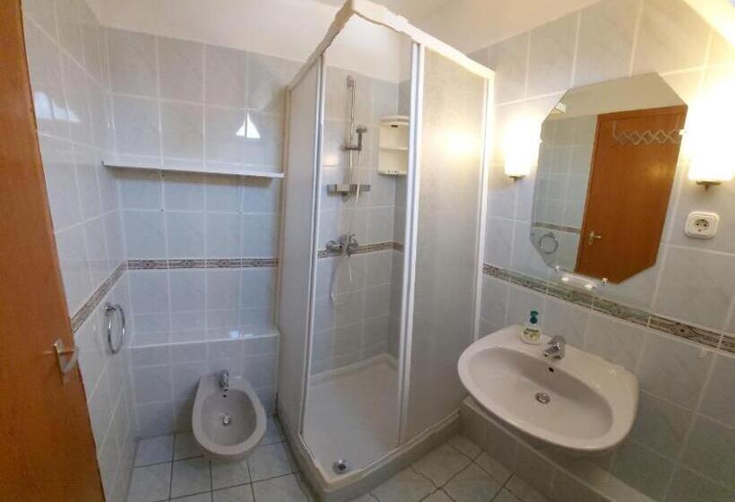 スタンダードルーム, Emil Porta