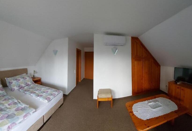 バルコニー付きスタンダードルーム, Emil Porta