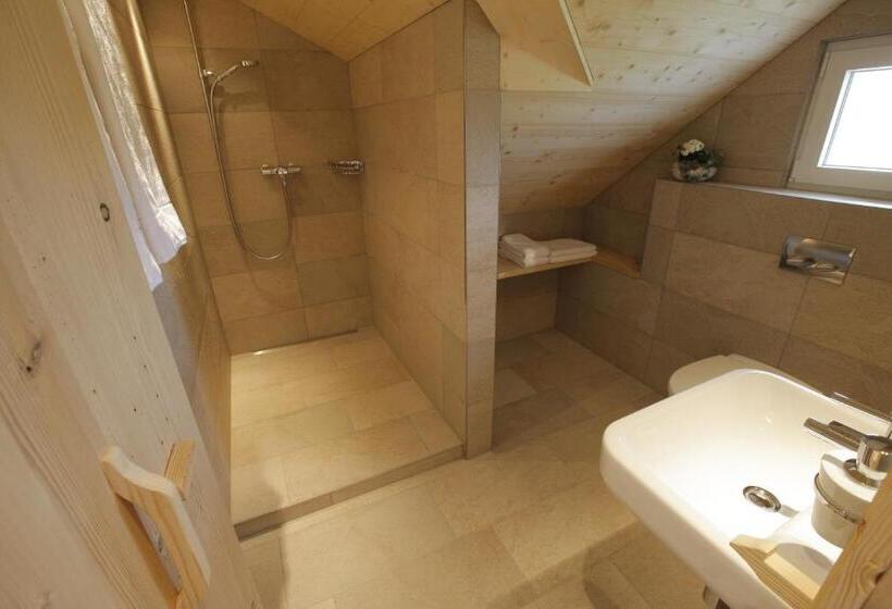 اتاق راحتی, Bären   Das Gästehaus