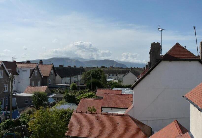 古典房间, The Cliffbury