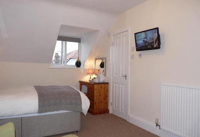 基本间, The Cliffbury