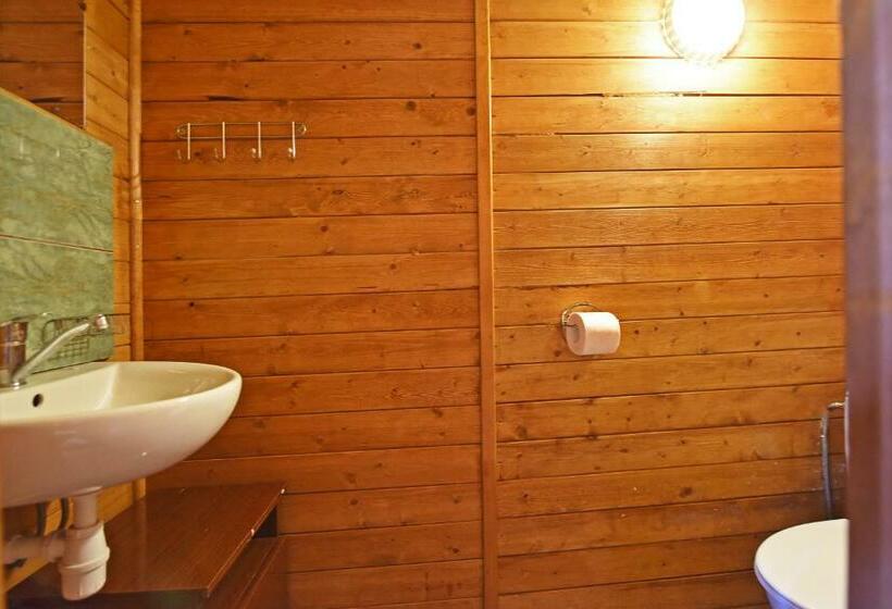 بانگلوی استاندارد, Viesu Nams Dzirkaļi