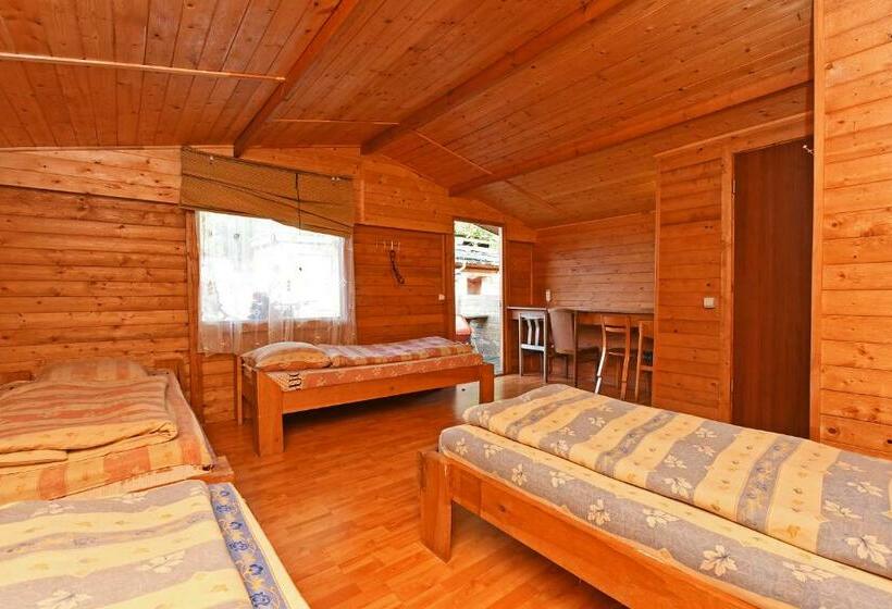 بانگلوی استاندارد, Viesu Nams Dzirkaļi