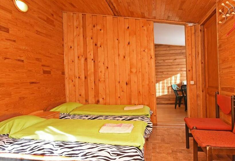 بانگلوی استاندارد, Viesu Nams Dzirkaļi