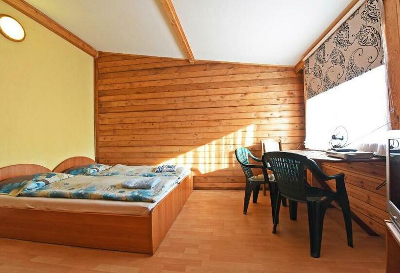 بانگلوی استاندارد, Viesu Nams Dzirkaļi