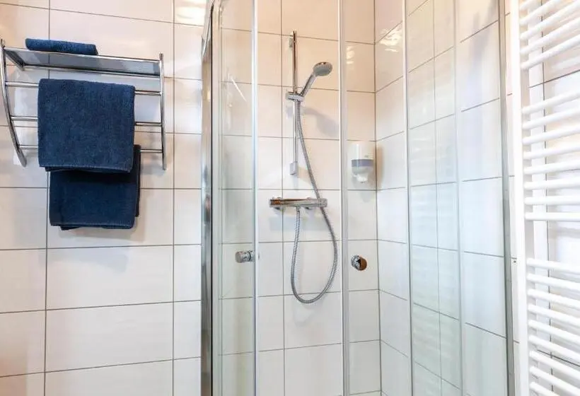 Camera Familiare, Pension Almhof