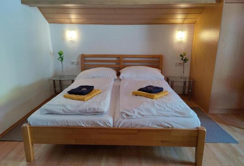 חדר אקונומי, Pension Almhof