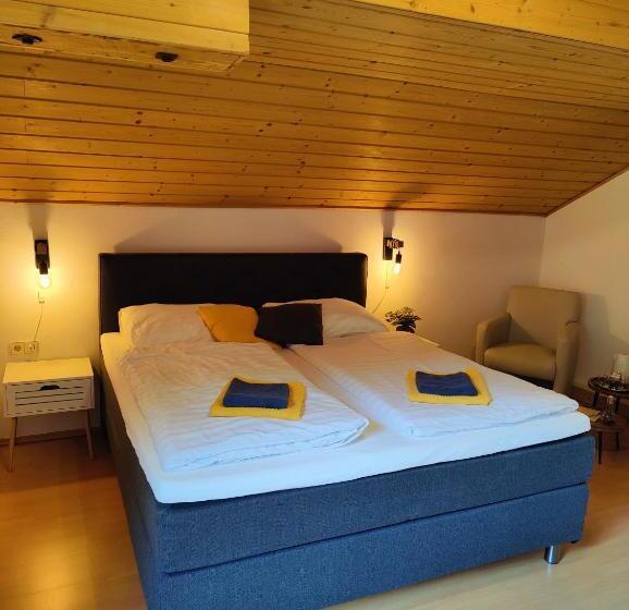 חדר אקונומי, Pension Almhof