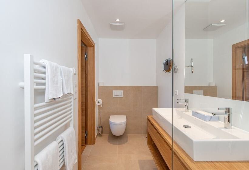 1 Bedroom Penthouse Apartment, Skylodge Alpine Homes