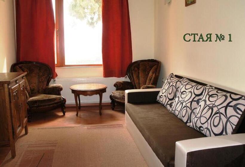 דירת חדר נוף לים, Complex Maxim