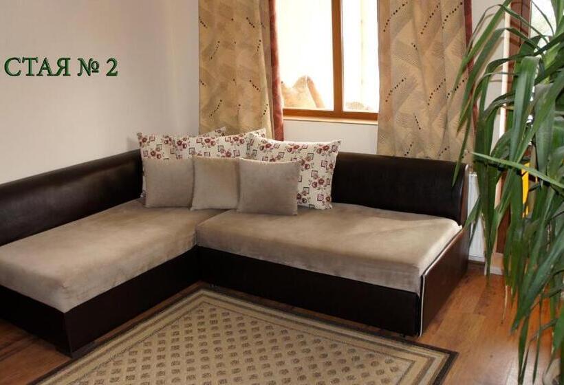 דירת חדר נוף לים, Complex Maxim