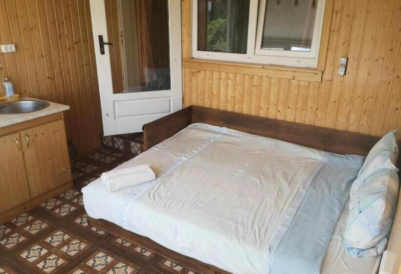 اتاق خانوادگی با چشم‌انداز باغ, Griežto 5