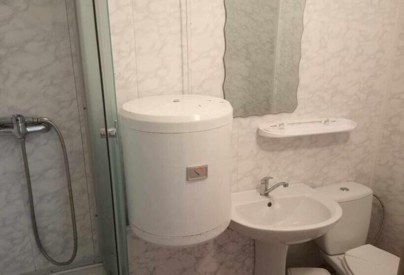 اتاق خانوادگی با چشم‌انداز باغ, Griežto 5