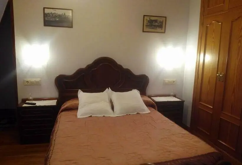 バス共有のスタンダードルーム, Hostal Pumar