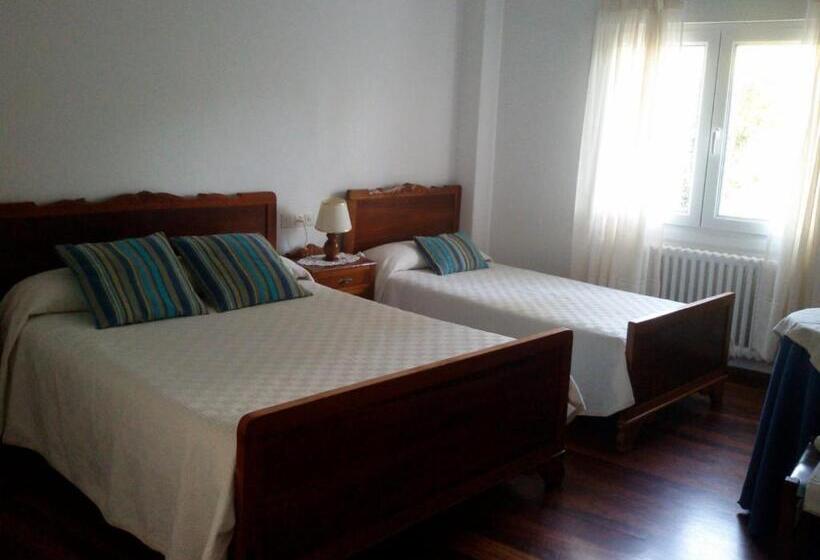 غرفة قياسية ثلاثية حمام مشترك, Hostal Pumar