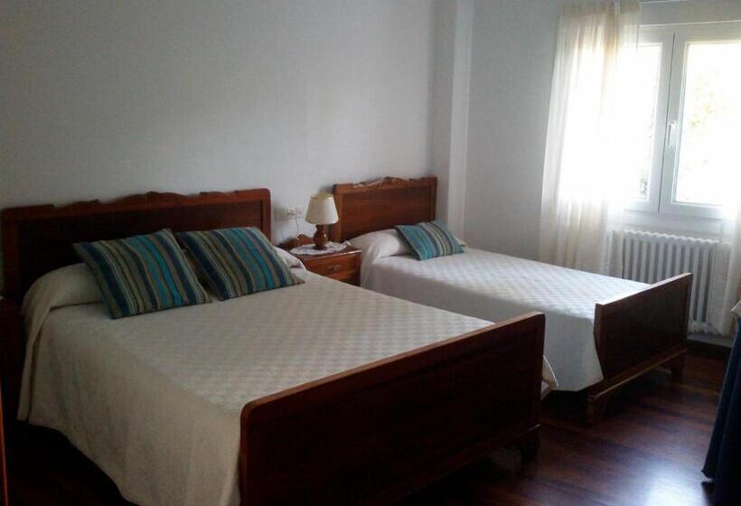 غرفة قياسية ثلاثية حمام مشترك, Hostal Pumar