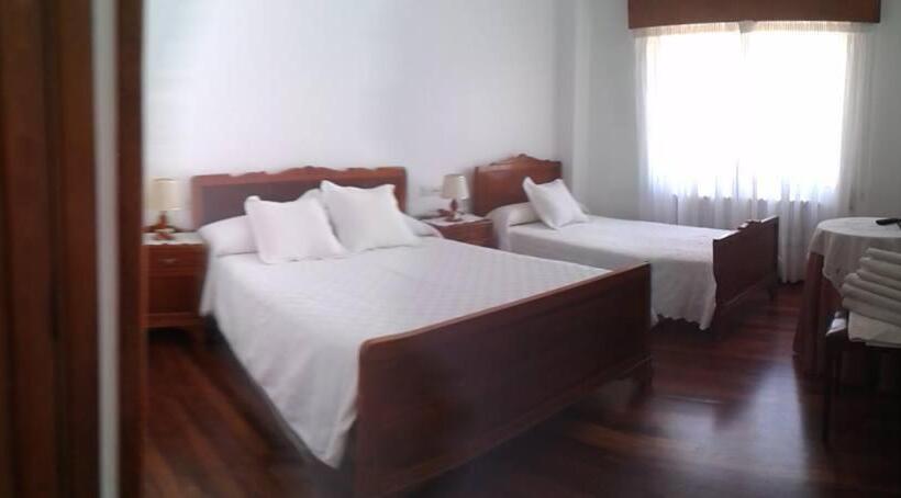 غرفة قياسية ثلاثية حمام مشترك, Hostal Pumar
