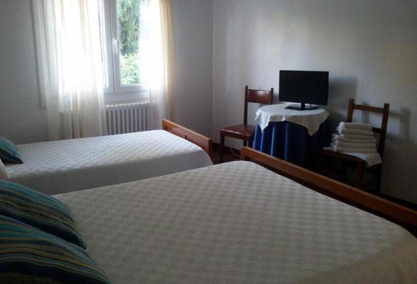 غرفة قياسية ثلاثية حمام مشترك, Hostal Pumar