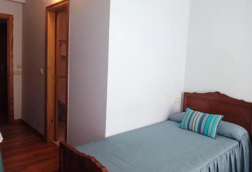 スタンダードトリプルルーム, Hostal Pumar