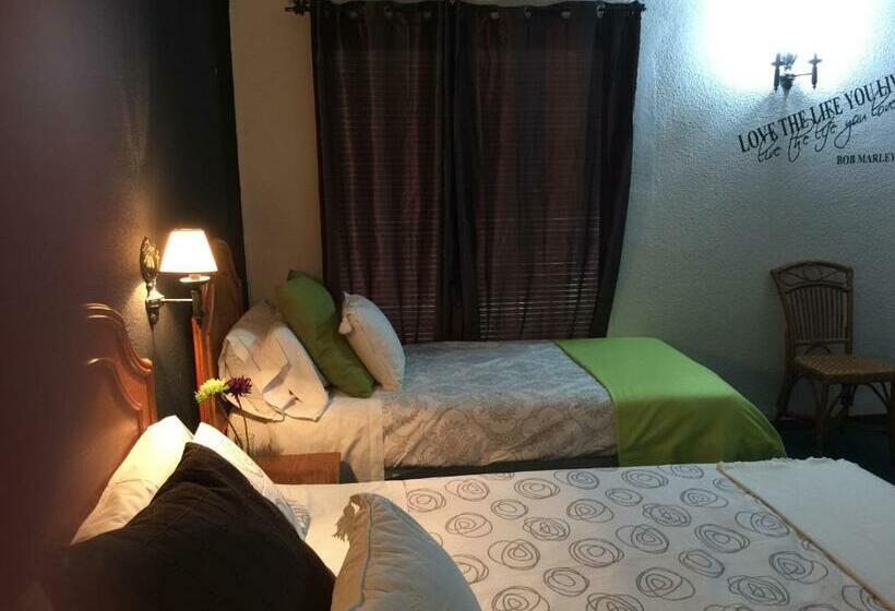 חדר סטנדרט לשלושה, Hostal Victoria